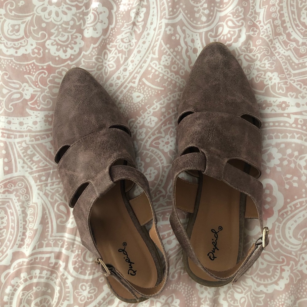 Mule with heel strap